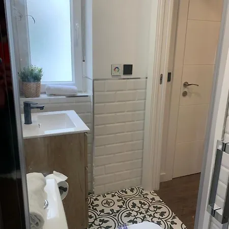 Fantastic Brand New In Location Just Few Steps From The Slope! Private Parking Apartamento
