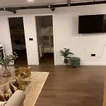 Fantastic Brand New In Location Just Few Steps From The Slope! Private Parking Sierra Nevada
