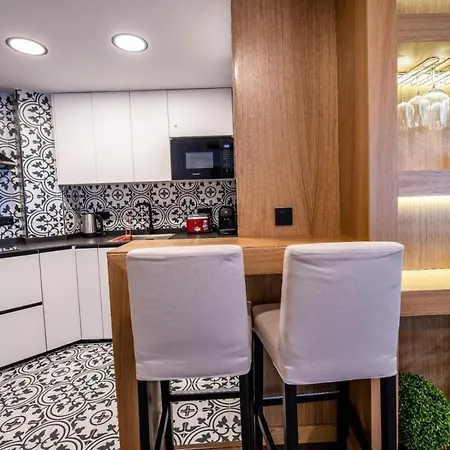 Daire Fantastic Brand New In Location Just Few Steps From The Slope! Private Parking *