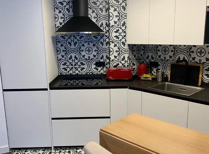 Daire Fantastic Brand New In Location Just Few Steps From The Slope! Private Parking *