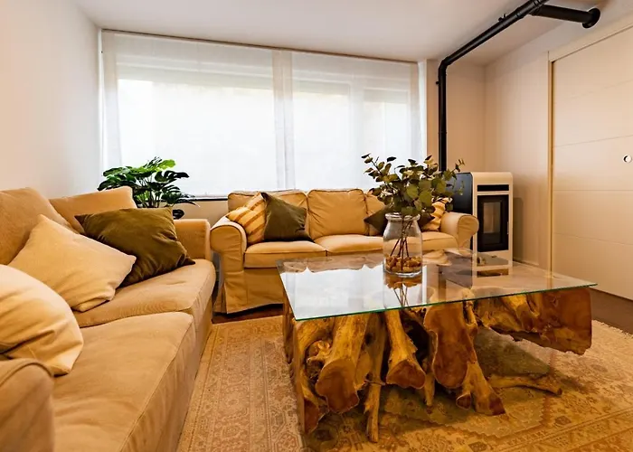 Fantastic Brand New In Location Just Few Steps From The Slope! Private Parking * Sierra Nevada